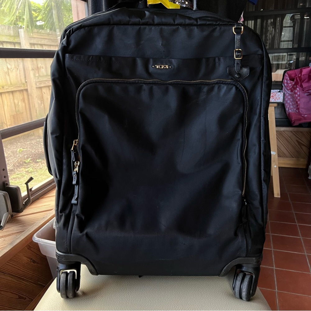 Tumi Oslo Voyageur Compact Carry On Spinner Suitcase Luggage Black